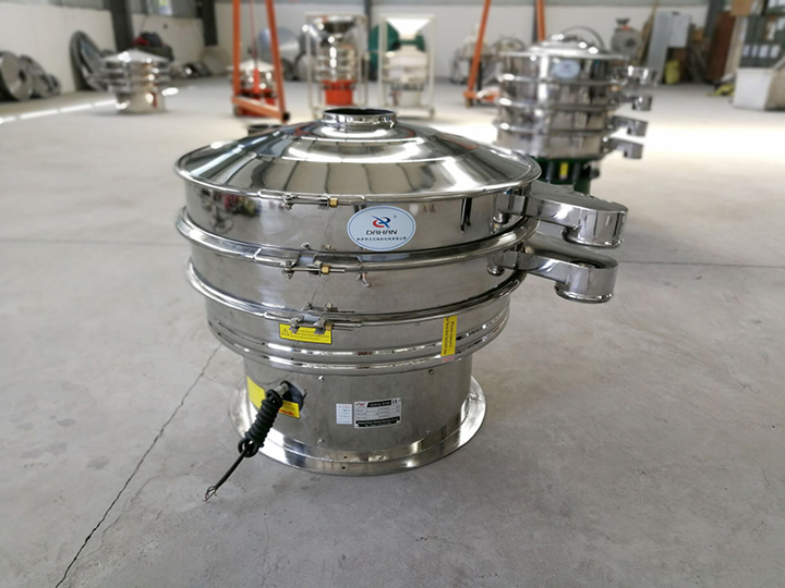全不銹鋼振動(dòng)篩整機(jī)采用不銹鋼拋光而成，干凈衛(wèi)生，可避免原料被污染